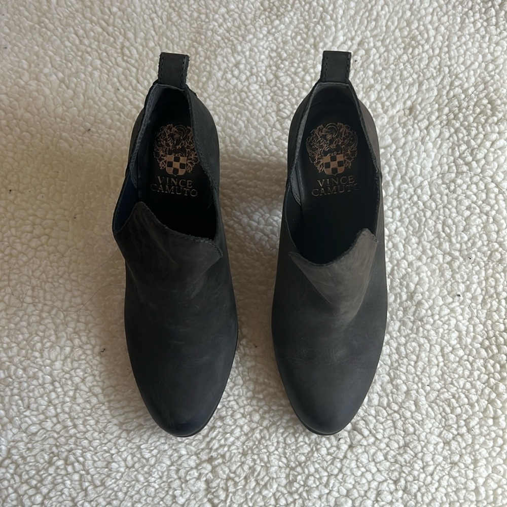 Vince Camino leather heeled booties size 7.